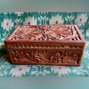 Hand Carved India Shesesham Wood Jewelry Trinket Box Floral Inlay Vintage